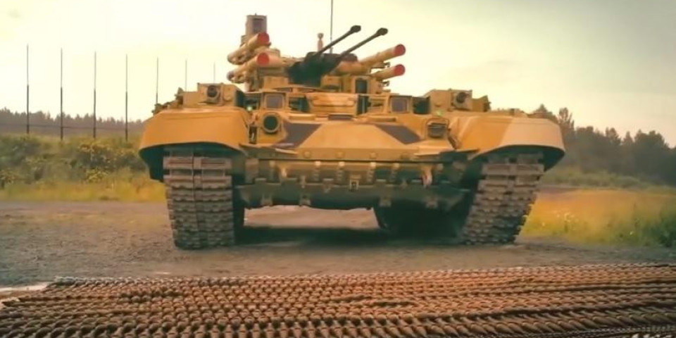 AMERIKACI ODUŠEVLJENI RUSKIM "TERMINATOROM"! Može da zameni jedan MOTORIZOVANI ODRED od 40 vojnika i 6 OKLOPNIH VOZILA! (VIDEO)