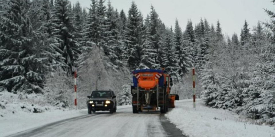 AMSS: Ponovo obustavljen saobraćaj na putu Brzeće-Kopaonik!
