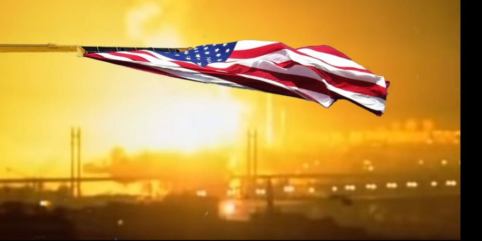 (VIDEO) BRUTALNA PORUKA VAŠINGTONU, MUNJA POCEPALA AMERIČKU ZASTAVU! Može li jača simbolika i prirodi je dosta siledžijstva SAD!