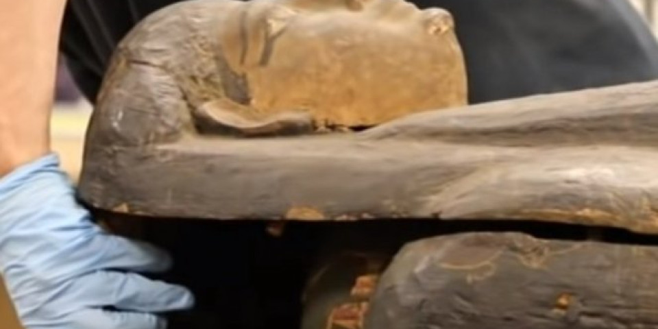 NEVEROVATNO OTKRIĆE ARHEOLOGA! Skenirali mumiju staru 2.000 godina, a onda je USLEDIO ŠOK! Nisu mogli da veruju šta su pronašli u NJENOM STOMAKU!/FOTO/