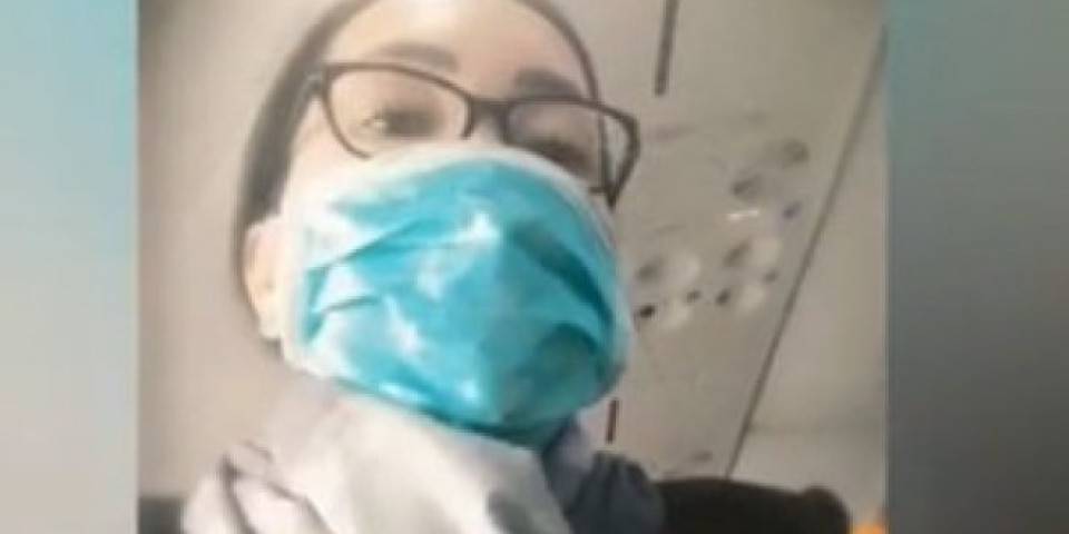 I JELENA JANKOVIĆ U STRAHU OD KORONE! Teniserka s maskom na licu ušla u avion! (VIDEO)