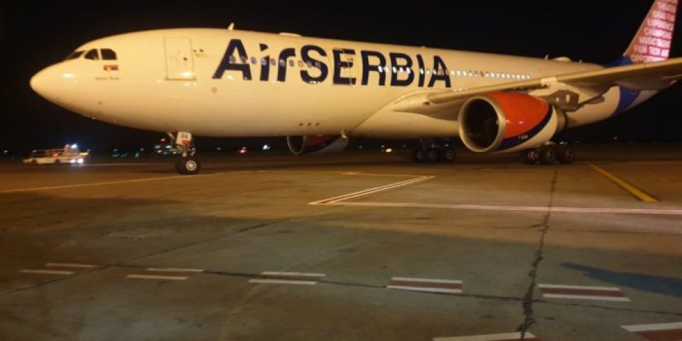(VIDEO) U SRBIJU STIGAO VREDAN TOVAR IZ PRIJATELJSKE KINE! Avion A330 sleteo na beogradski aerodrom pun medicinske pomoći!