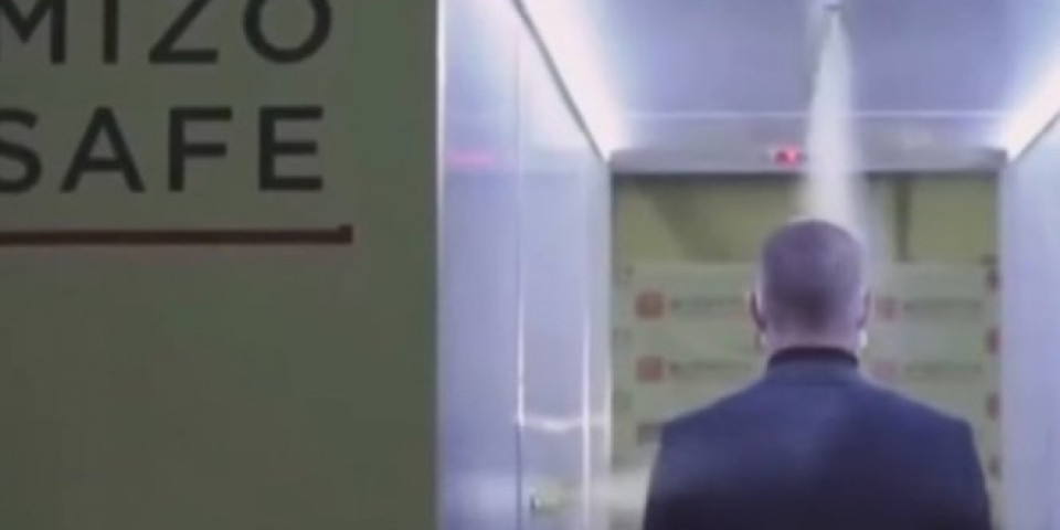 PESKOV OTKRIO KAKO SE PREDSEDNIK ŠTITI: Do Putina na sastanak vode tri dezinfekciona tunela! (VIDEO)