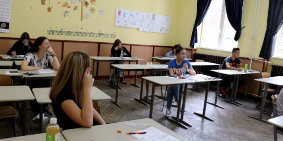 EVO KADA ĆE SE ODRŽATI PROBA MALE MATURE! Učenici polažu srpski jezik, matematiku i kombinovani test