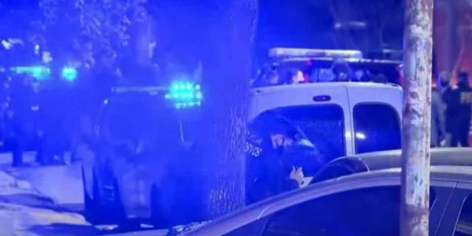 NAPAD NA KINESKU AMBASADU U BUENOS AJRESU?! Muškarac automobilom udario u kapiju, policija blokirala ulicu! (VIDEO)