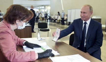 POSLEDNJI DAN REFERENDUMA ZA IZMENU RUSKOG USTAVA! Predsednik Vladimir Putin glasao u Moskvi! (FOTO)