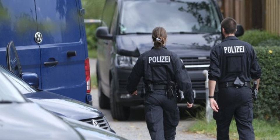 SPREČENA ORUŽANA POBUNA Velika akcija nemačke policije, izvršeni pretresi desničarskih prostorija ZAPLENJENA VELIKA KOLIČINA ORUŽJA