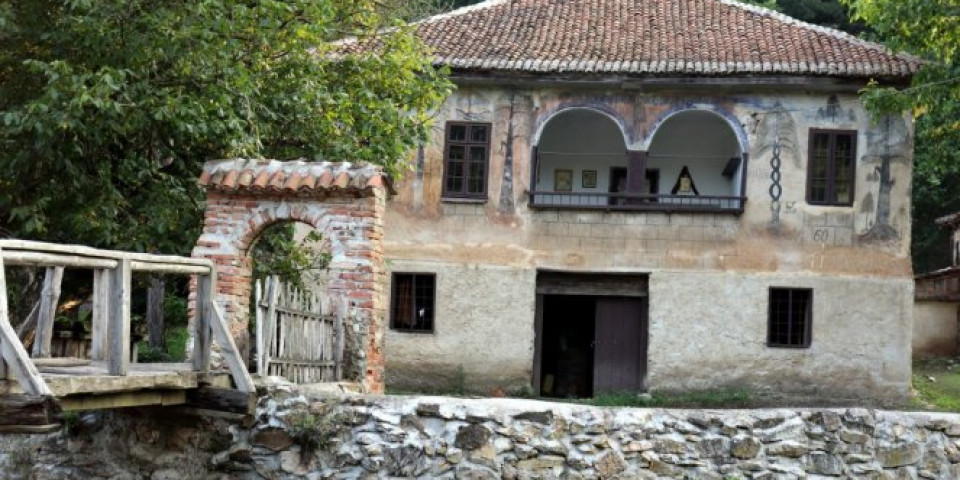 U OVOJ ČATMARI SNIMLJENI SU "KORENI"! Kuća u Gornjem Račniku pravi je vodič kroz istoriju Srbije i njenog sela (FOTO)