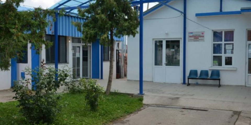 Crkva i humanitarci donirali Kovid bolnici u Lapljem Selu medicinsku opremu vrednu 50.000 evra