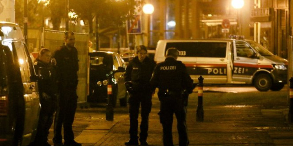 DRAMATIČNA NOĆ U BEČU! Tokom večeri napadnuto i povređeno 7 policajaca!