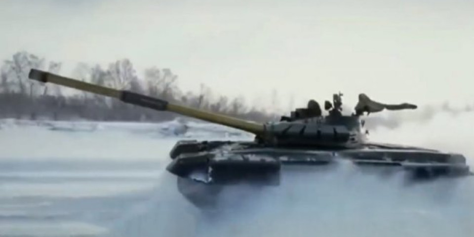 NOVI MOTOR, OKLOP, NIŠAN I BRUTALAN REŽIM VATRE! Rusija pretvara legendarni T-72 u pravu ZVER! (VIDEO)