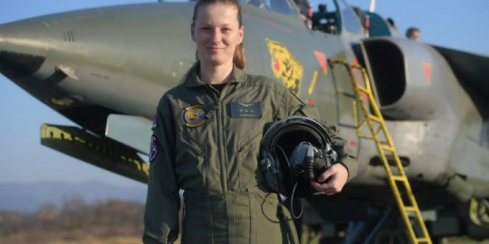 Vojska Srbije dobila prvu ženu pilota jurišnog borbenog aviona "Orao"!