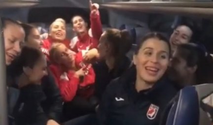 (VIDEO) ODVRATNA PROVOKACIJA! Hrvatske rukometašice slavile uz Tompsona, a za tri dana igraju sa Srbijom