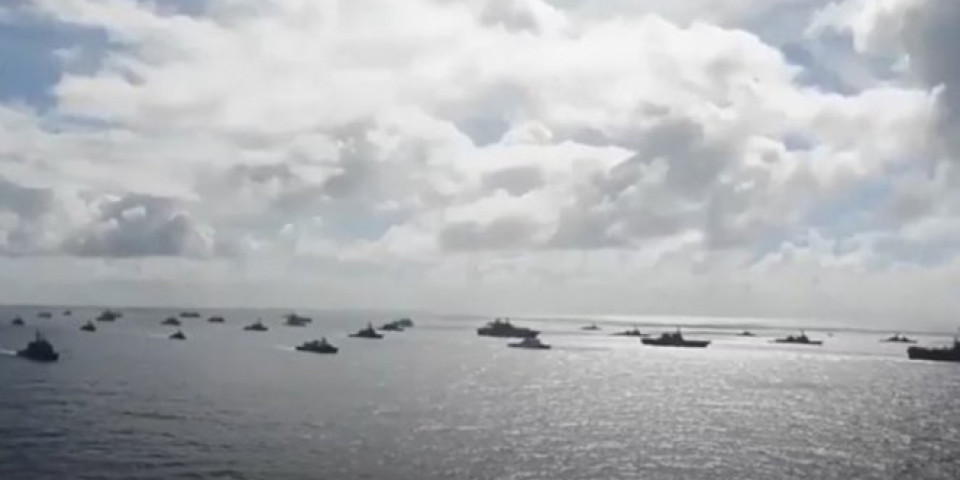 AMERIČKI RAZARAČ KRENUO U PROVOKACIJU U JUŽNOKINESKOM MORU! Kineska armija poslala flotu i avione na njega! /VIDEO/