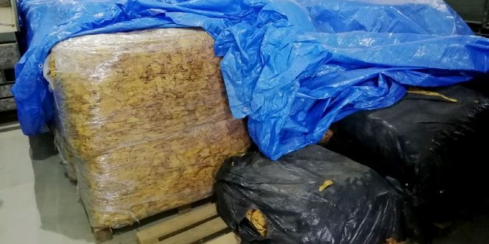PAO ŠVERCER! U njegovom stanu policija zaplenila 37 kilograma rezanog duvana NAMENJENOG PRODAJI