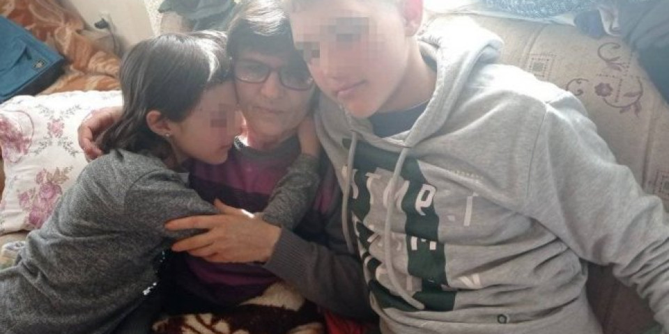 "Ne daj nas bako, nećemo mi od tebe nigde": Marijana i Marko nakon smrti majke žive sa nepokretnom bakom, od samo 10.000 dinara pomoći, a SADA IH JE ZADESILA NOVA MUKA