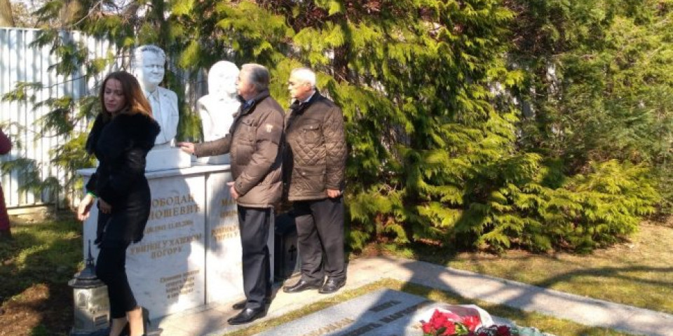 TIHOVANJE NA SLOBINOM GROBU! Bez velike pompe u Požarevcu obeleženo 15 godina od smrti Slobodana Miloševića