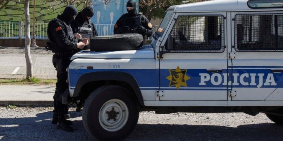 BAČENA BOMBA NA KAFANU U KOLAŠINU! Haos ispred lokala "Balkan", policija traga za počiniocem