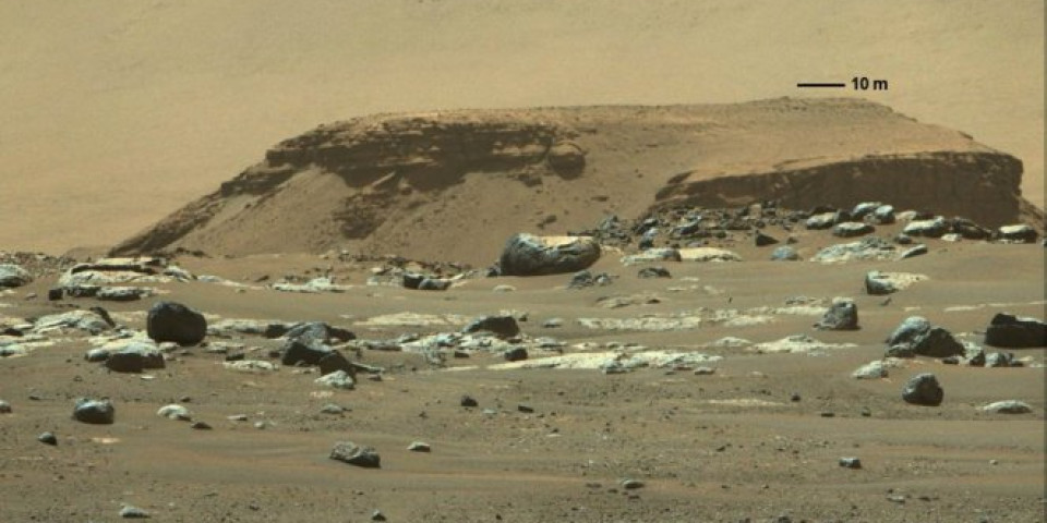 NA MARSU OTKRIVEN PREDMET KOJI JE ZBUNIO NAUČNIKE! Pronašao ga je rover NASA u krateru Gale, a jedna stvar je posebno zaintrigirala stručnjake /FOTO/