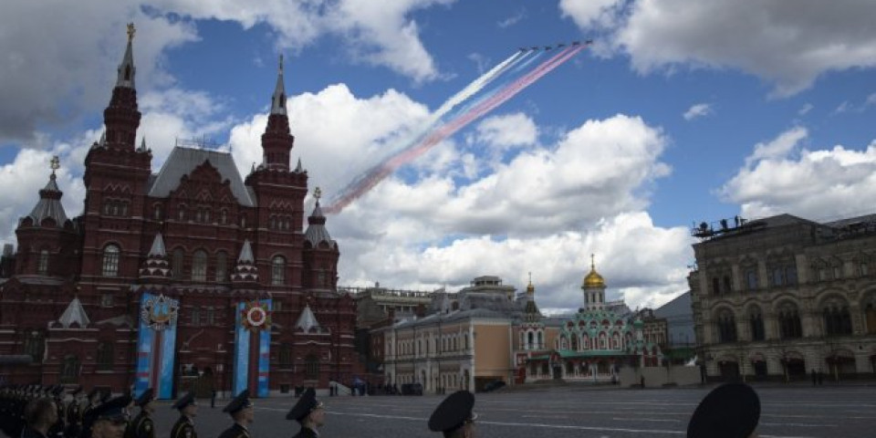 GRMI U MOSKVI, SUHOJI I MIGOVI PARAJU NEBO, šta će Putin u nedelju pokazati svetu? /FOTO/