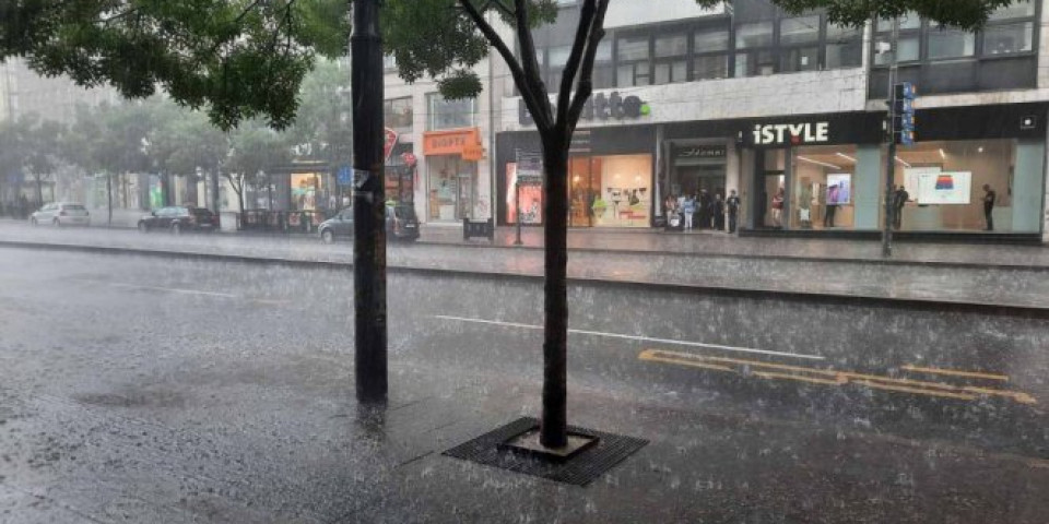 NEVREME SE STUŠTILO NA BEOGRAD! Kiša, grmljavina i grad širom prestonice /FOTO/ VIDEO/