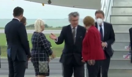 MOŠA ZA ANGELU! MERKEL STIGLA POSLEDNJA NA G7, PA DOŽIVELA NEPRIJATNOST! Reakcija domaćina je zbunila, ali se ubrzo snašla! /VIDEO/