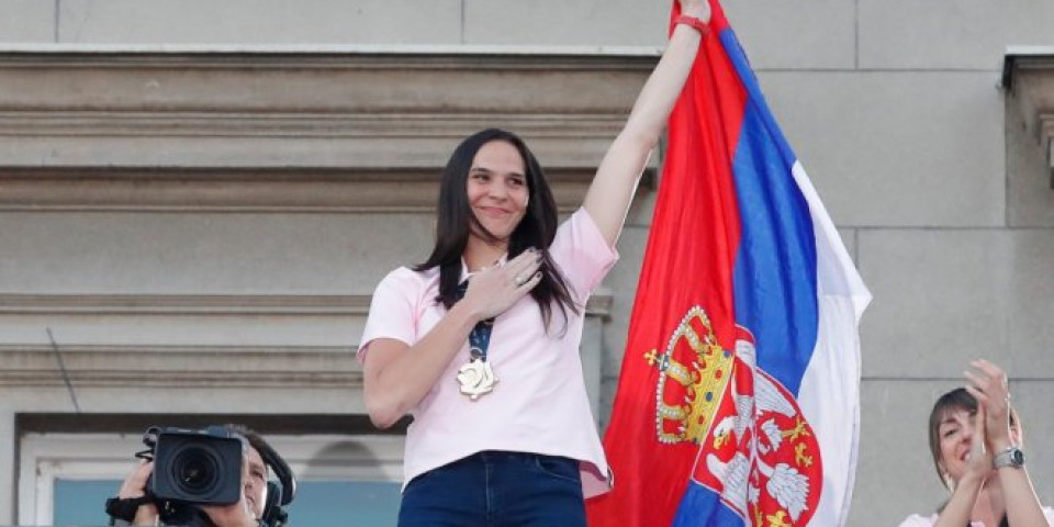 BOJIM SE DA ME NEKO NE PROBUDI IZ SNA! Sonja Vasić OTKRILA da je kao mala MAŠTALA o tome da nosi zastavu SRBIJE!