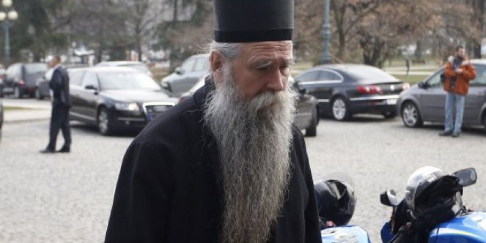 (VIDEO) MITROPOLIT JOANIKIJE ODRŽAO PRVU SLUŽBU NAKON USTOLIČENJA, svečano u cetinjskom manastiru!