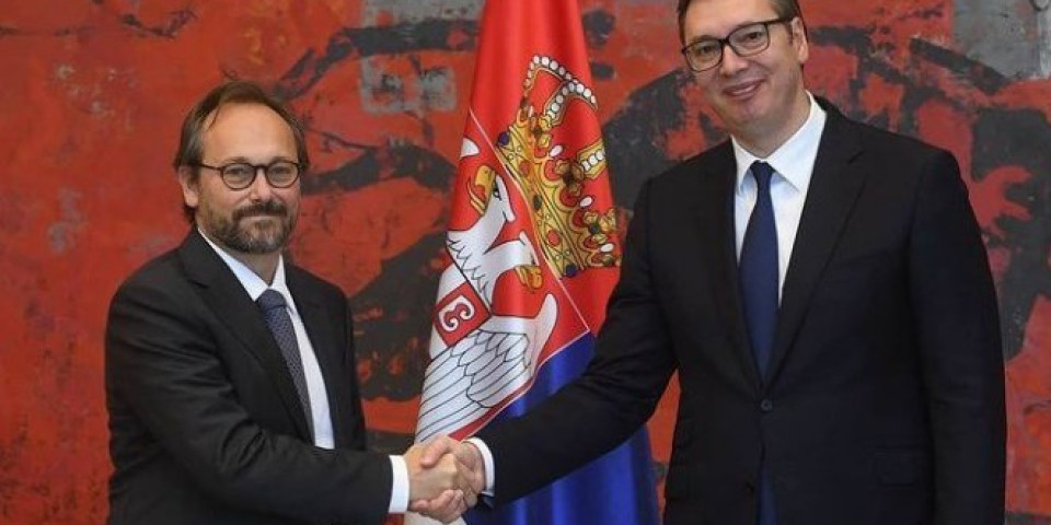 OVO JE NOVI AMBASADOR EU U SRBIJI! Predsednik Vučić primio akreditivna pisma novog šefa Delegacije Evropske unije Emanuelea Žofrea