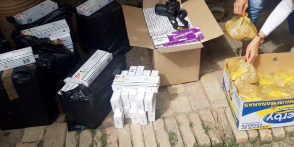 LISICE ZA ŠVERCERA! U Zrenjaninu zaplenjeno više od 60 kg rezanog duvana i preko 200 boksova cigareta