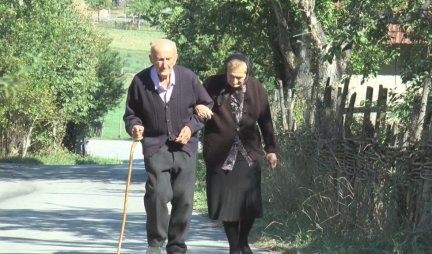 LJUBAV IZ ŠKOLSKE KLUPE I DALJE TRAJE! Bračni par iz Požege poslavio 71 godinu braka!