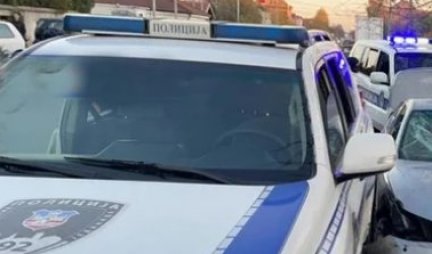 DVA POLICIJSKA AUTOMOBILA SUDARILA SE SA VOZILOM "KORIDORA" ! Na makadamskom putu povređeno pet osoba, među njima ČETIRI POLICAJCA