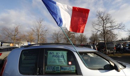 "KONVOJ SLOBODE" KRENUO ka BRISELU! Oklopna kola na prilazu Parizu! (VIDEO/FOTO)