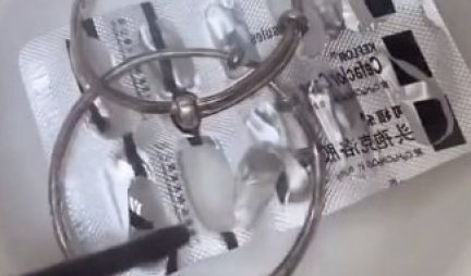 Caka za čišćenje nakita koja će vas ODUŠEVITI! Sve što vam treba je tabla od lekova! (VIDEO)
