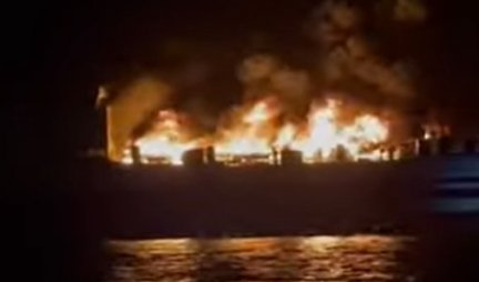 DRAMA U JONSKOM MORU, stravičan požar na trajektu sa skoro 300 ljudi! (VIDEO)
