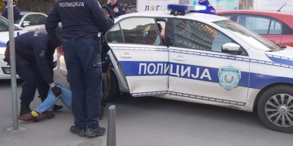 Drama na Zelenom vencu: Policajci PS Savski venac uhapsili razbojnika sa nožem