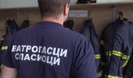 Požar u porodičnoj kuću u Bačkom Jarku: Vatrogasci stigli na lice mesta (FOTO)