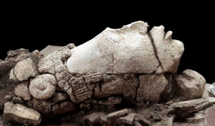 NEVEROVATNO OTKRIĆE! Arheolozi pronašli skulpturu boga Maja staru 1.300 godina (Foto)