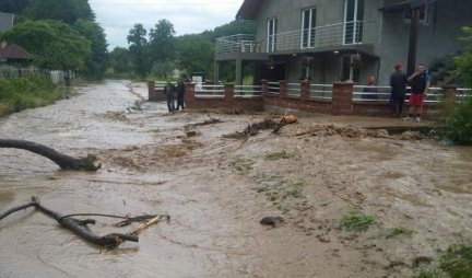 Velike poplave u BiH, pod vodom stotine kuća! (FOTO)