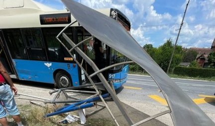 UŽAS U NOVOM SADU! Autobus udario u stajalište, povređene dve žene!