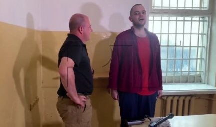 BRITANSKI PLAĆENIK "PROMENIO PLOČU" - BUKVALNO! Kozak Gundi zapevao rusku himnu u nadi da će izbeći smrtnu kaznu! (VIDEO)
