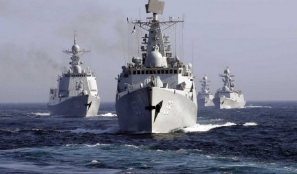 (VIDEO) Ovoliko ratnih brodova nikad nije prišlo obali! Panika u SAD zbog zajedničke patrole ruske i kineske mornarice