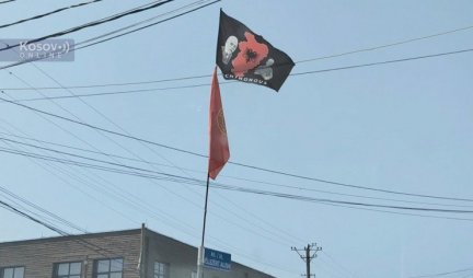 STRAŠNA ŠIPTARSKA PROVOKACIJA! U Severnoj Mitrovici zastava UČK i "velike Albanije" sa likovima Ismaila Ćemaljija i Ise Boljetinca!