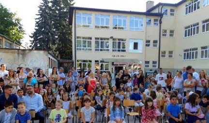 SVIM PRVACIMA PO 6.000 DINARA! Ovaj grad u Srbiji daje novčanu pomoć najmlađim osnovcima
