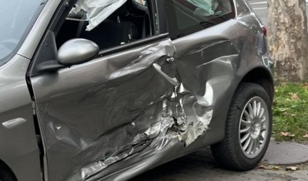 JEDNA OSOBA POVREĐENA U SUDARU AUTOBUSA I AUTOMOBILA! Saobraćajna nesreća kod Sajma u Beogradu