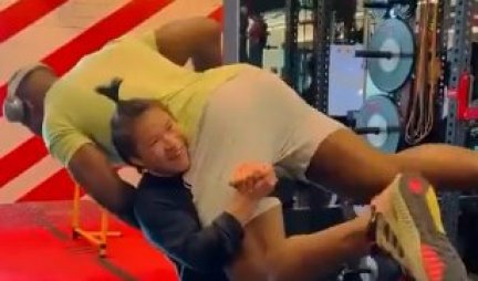 NEVEROVATNO! Sićušna Kineskinja podigla MMA borca od 130 kilograma, SNIMAK ODMAH POSTAO VIRALAN! (VIDEO)