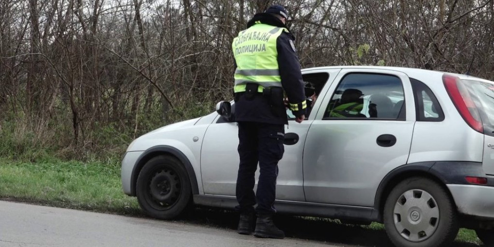 Aman ljudi o čemu vi mislite?! Policija u Kragujevcu za samo dva dana otkrila 40 pijanih i drogiranih vozača