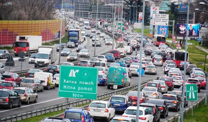 Važno obaveštenje za sve građane: U poslepodnevnim časovima očekuje se stravična gužva na putevima širom Srbije!