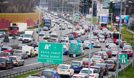 Važno obaveštenje za sve građane: U poslepodnevnim časovima očekuje se stravična gužva na putevima širom Srbije!