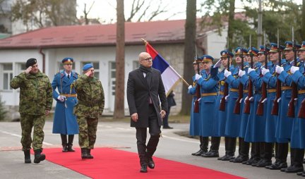 Ministar Vučević obišao Gardu Vojske Srbije